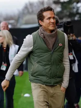 Ryan Reynolds Wrexham AFC v Watford Green Vest