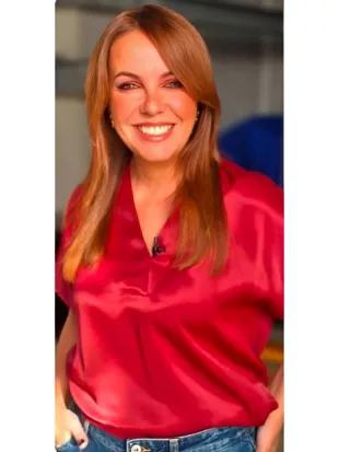 A Nossa Tarde Tânia Ribas de Oliveira Red Satin Top