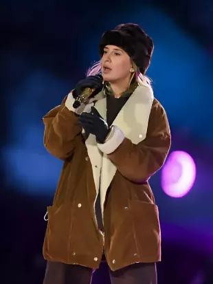 Lainey Wilson NYE Live Coat In Brown