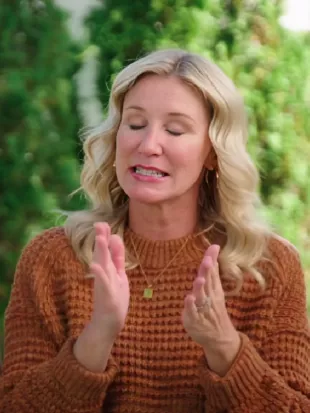 Fixer to Fabulous S07 Jenny Marrs Brown Knit Sweater