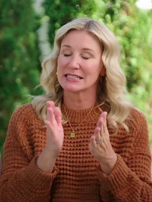 Fixer to Fabulous S07 Jenny Marrs Orange Textured Knit Sweater