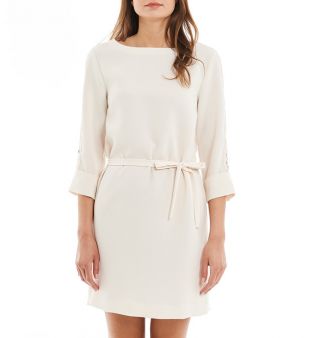 Robe courte droite à galons ajourés