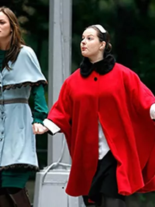 Gossip Girl S02 Zuzanna Szadkowski Red Cape Coat