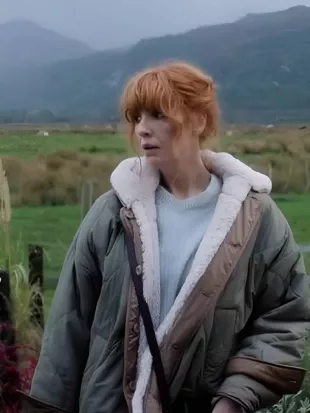 Under Salt Marsh S01 Kelly Reilly Green Hooded Coat
