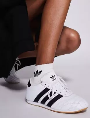Taekwondo lace-up Sneakers in white and black