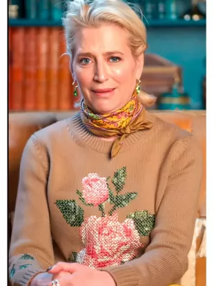 The Traitors US S04 Dorinda Medley Floral Sweater