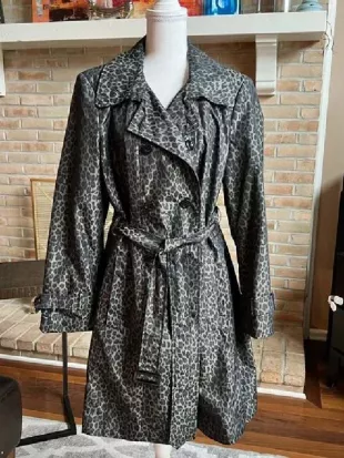 High Potential S02 Morgan Gillory Leopard Trench Coat