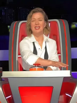 The Voice S29 Battle of Champions Kelly Clarkson White Shirt