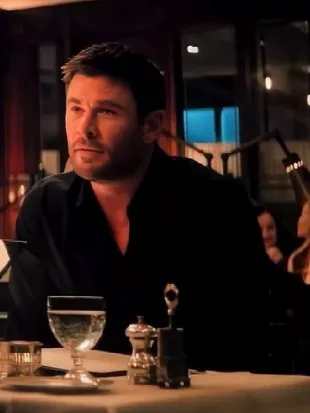 Crime 101 Chris Hemsworth Black Shirt