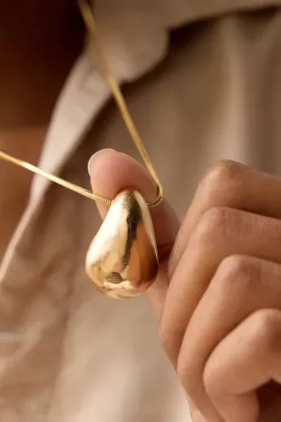 The Petra Mini Pendant Necklace