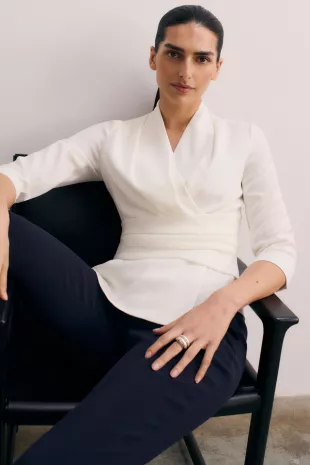 Clever Crepe Belleville Mid Sleeve Top in Ivory