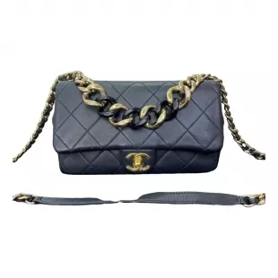 Classique Leather Crossbody Bag