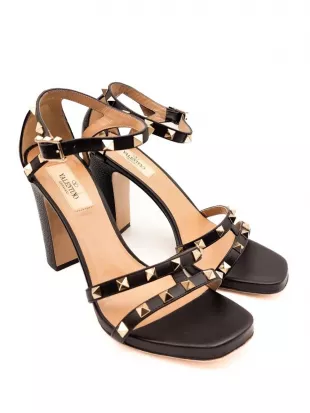 Rockstud Grainy Leather Sandal