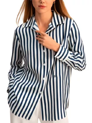 The Kelly Clarkson Show 2026 Kelly Clarkson Stripe Shirt