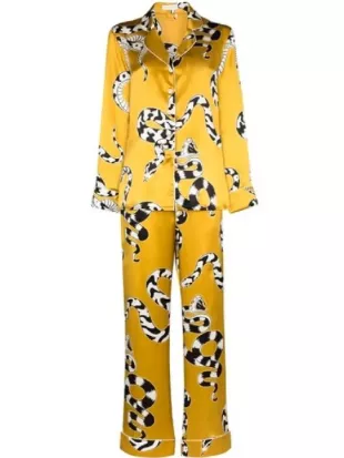 Hacks S05 Jean Smart Snake Print Pajamas