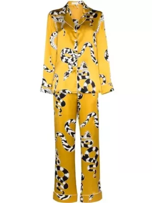 Hacks S05 Jean Smart Snake Print Pajamas