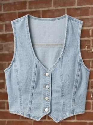 Off Campus 2026 Hannah Wells Blue Vest