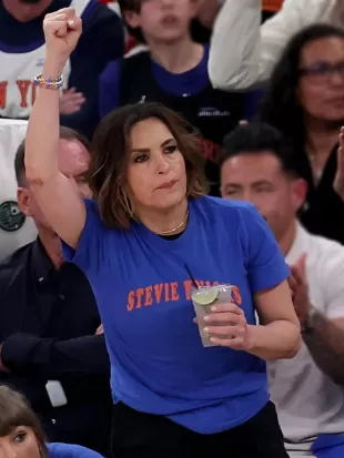 Mariska Hargitay Stevie Knicks Blue Shirt