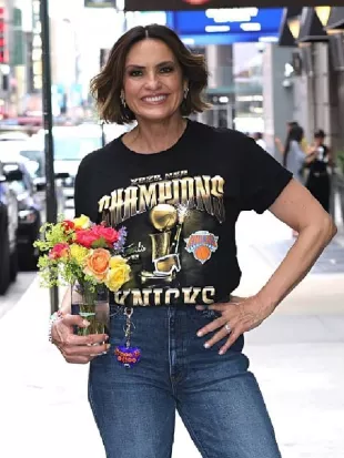Every Brilliant Thing Mariska Hargitay Champions Knicks T-Shirt
