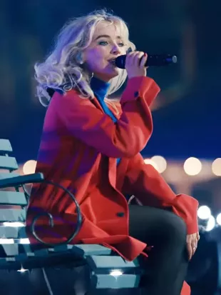 Coachella 2026 Sabrina Carpenter Red Coat