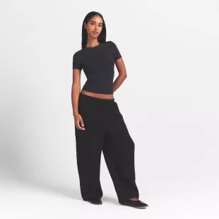 Skims ST-SHIRT in Soot