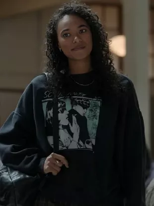 Elle 2026 Chandler Kinney Graphic Sweatshirt