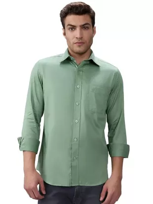 Classic Shirt in Dark Green
