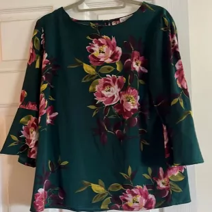 Green W/Burgundy Flowers Top