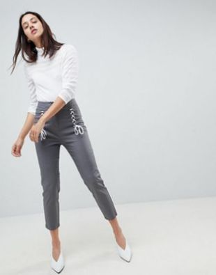Pantalon cigarette lacé sur le devant
