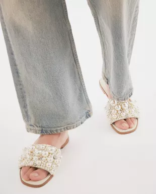Pearl Knicky Slide Sandal