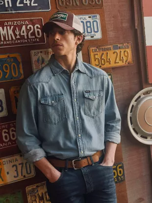 Iconic Cowboy Wash Denim Shirt in Lake Wash