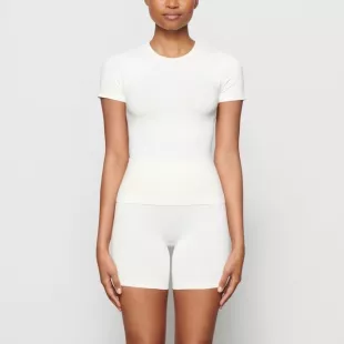Soft Smoothing Seamless T-Shirt