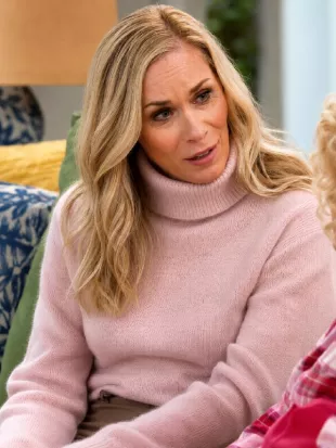Leanne S02 Leanne Morgan Pink Sweater