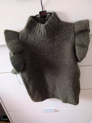 Wool Waistcoat with Ruffles