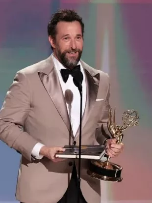 Noah Wyle Emmys 2026 Blazer