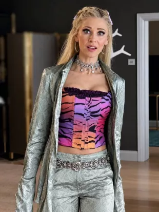 Ted Lasso S04 Juno Temple Silver Shirt
