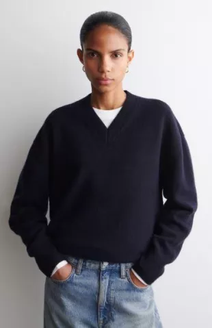 Rounded Wool V-Neck Jumper in Navy