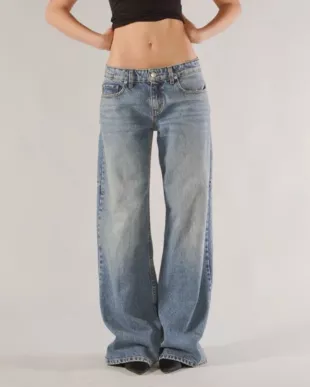 Low Rise Jeans in Moonlight