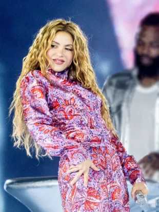 Shakira La Mujeres Ya No Lloran World Tour Pink Jacket