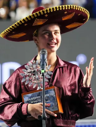 WTA 500 Guadalajara Open Akron 2026 Iva Jovic Burgundy Satin Jacket