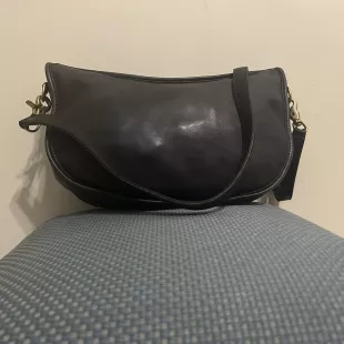 4040 Black Leather Large Swinger Bag