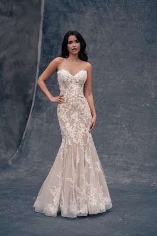 C706 Wedding Gown