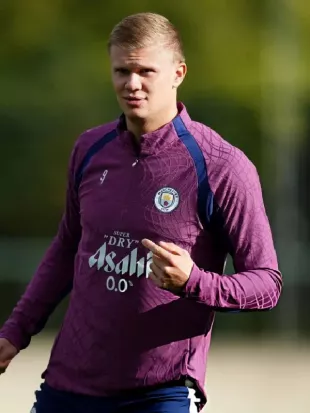 Erling Haaland Training Session Manchester Jersey