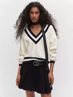 League V-Neck Jumper