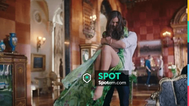 The green dress Johanna Ortiz of Hailee Steinfeld in the movie clip Capital  Letters | Spotern