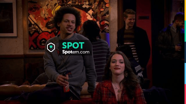 Le pull de Deke (Eric André) dans 2 Broke Girls S03E12 ...