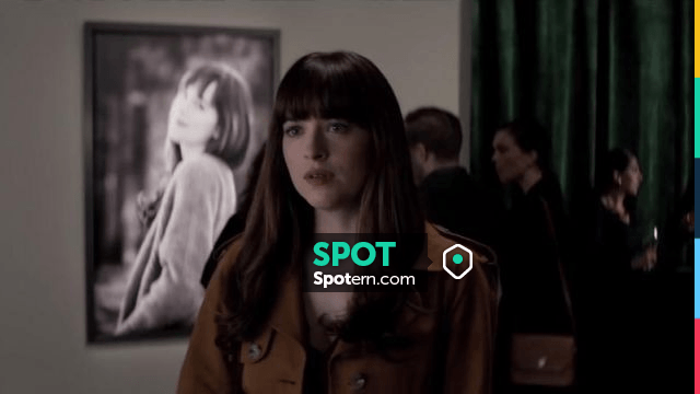 50 Nuances Plus Sombres Diffusion Tv 2021 Le Trench Coat Sandro de Anastasia Steele (Dakota Johnson) dans