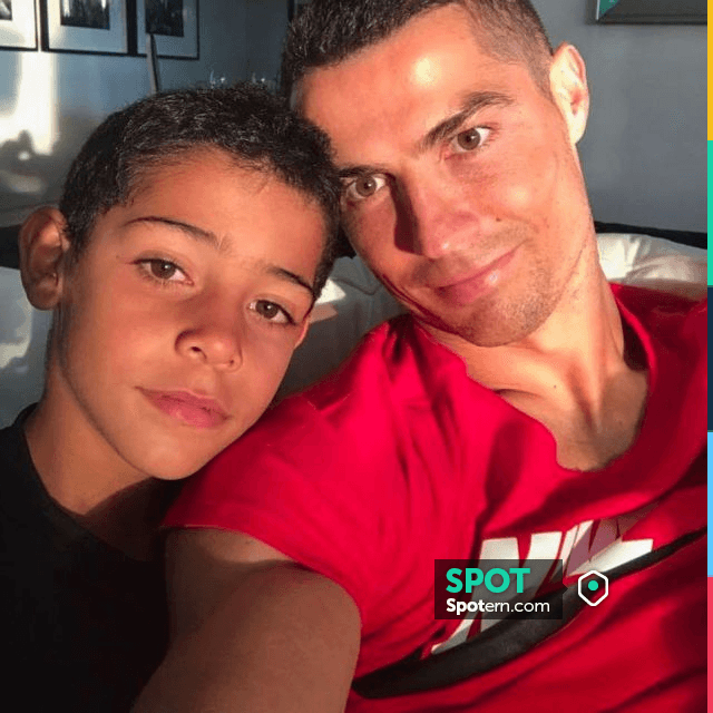 The red t-shirt Nike Icon worn by Cristiano Ronaldo on his account ...