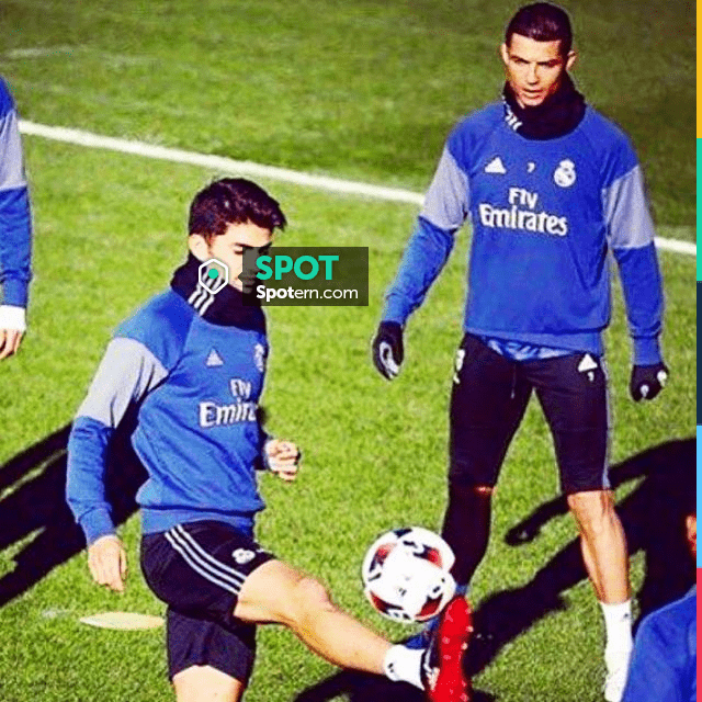 grua parilla Eclipse solar The neck-warmer black Adidas Enzo Zidane at the training on his account  Instagram | Spotern