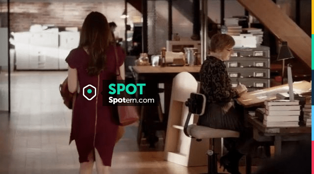 The red dress zipped Anastasia (Dakota Johnson) in Fifty shades darker